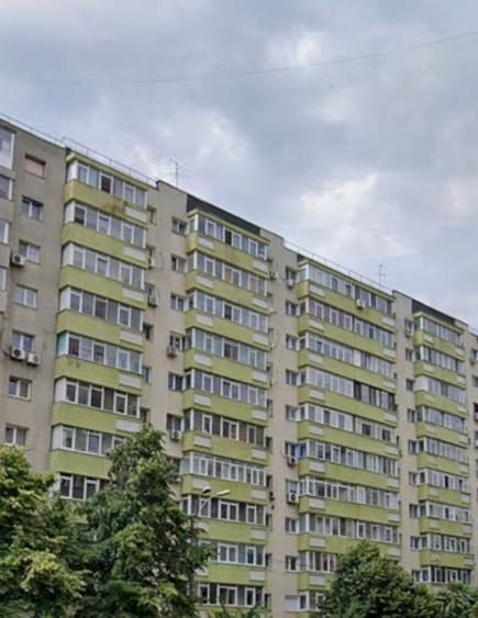 Apartament cu 3 camere semidecomandat în Iancului