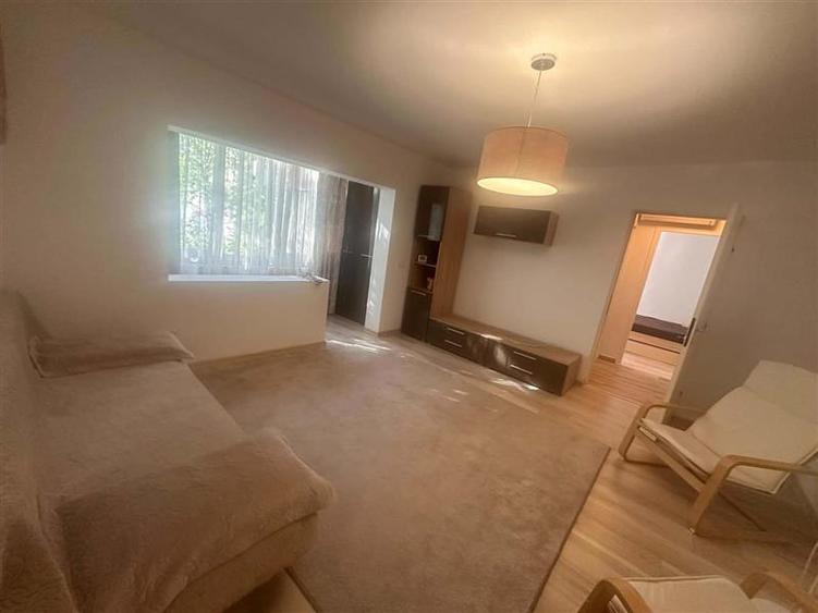 Apartament cu 2 camere semidecomandat, mobilat în Aradului