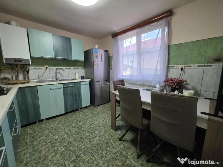 Casă cu 5 camere cu Teren 438 Mp în 23 August