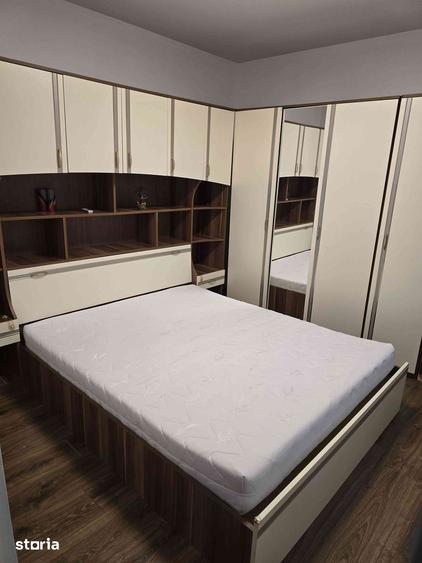 Apartament cu 3 camere în Podu Roș