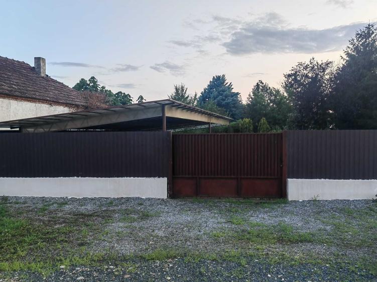 Casă cu 4 camere în Miniș