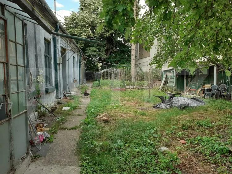 Casă cu 5 camere cu Teren 596 Mp în Central