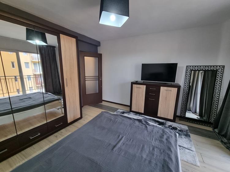 Apartament cu 2 camere semidecomandat, mobilat în Florești