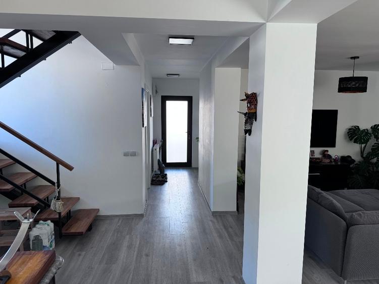 Casă individuală cu 5 camere cu Teren 596 Mp în Doicești