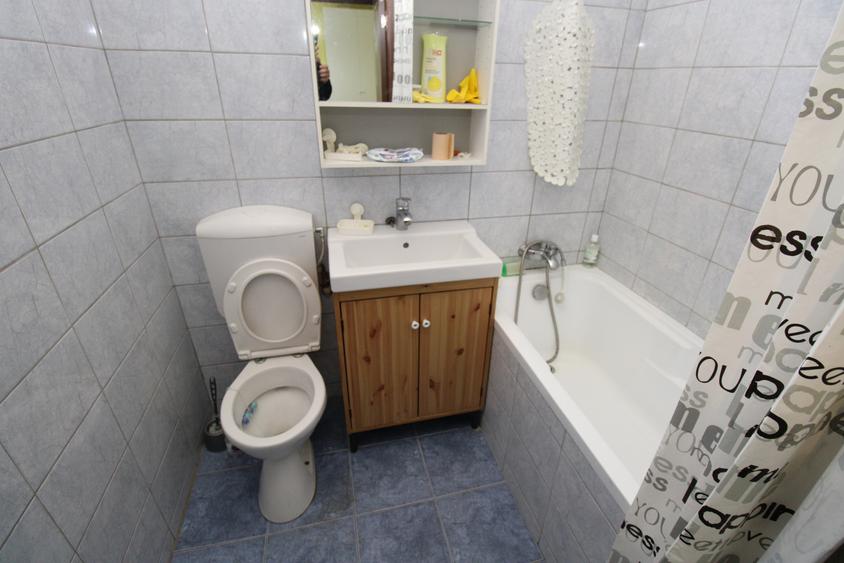 Apartament cu 3 camere decomandat în Drumul Taberei