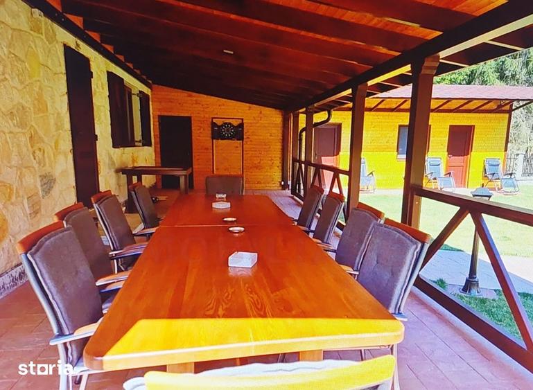 Casă cu 10 camere cu Teren 1000 Mp în Cerbăl