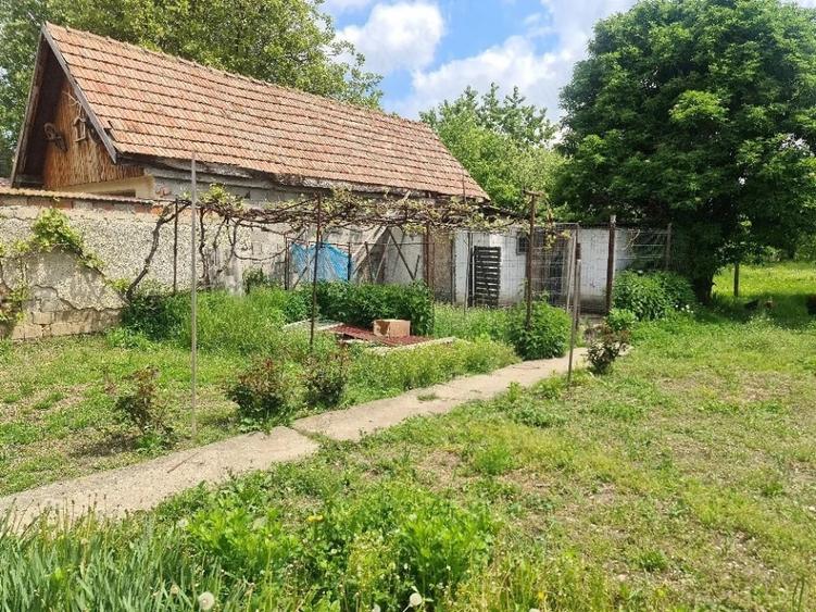 Casă individuală cu 3 camere cu Canalizare în Central
