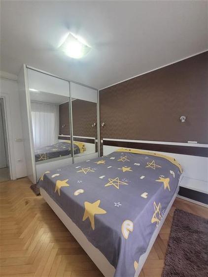 Apartament cu 3 camere decomandat, mobilat în Faleza Nord