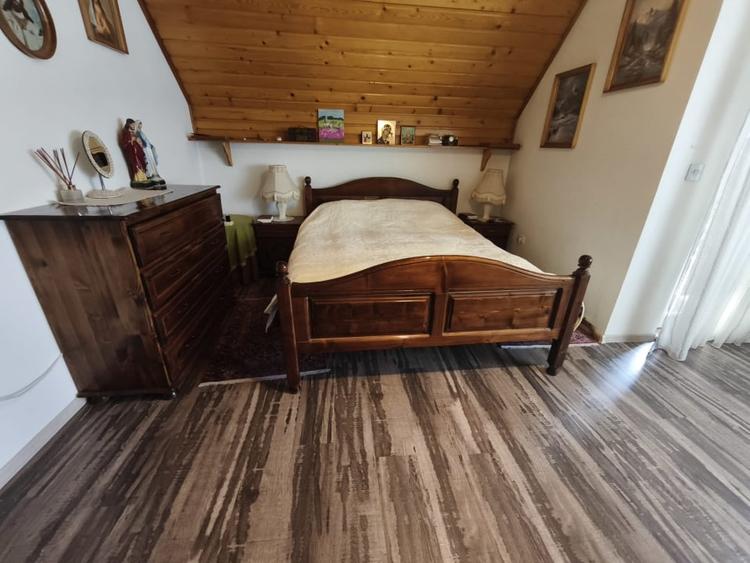 Casă individuală cu 5 camere cu Canalizare în Central