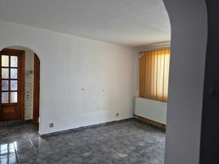 Apartament cu 3 camere decomandat, mobilat în Aurel Vlaicu