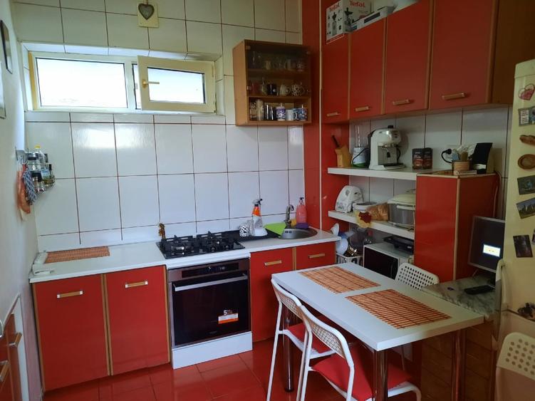 Casă individuală cu 4 camere cu Teren 120 Mp în Central