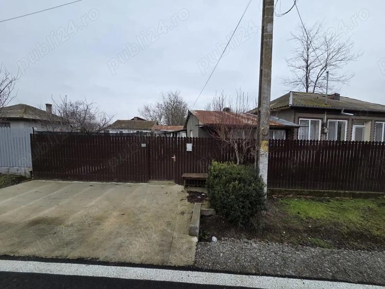 Casă cu 3 camere cu Teren 1800 Mp în Livada