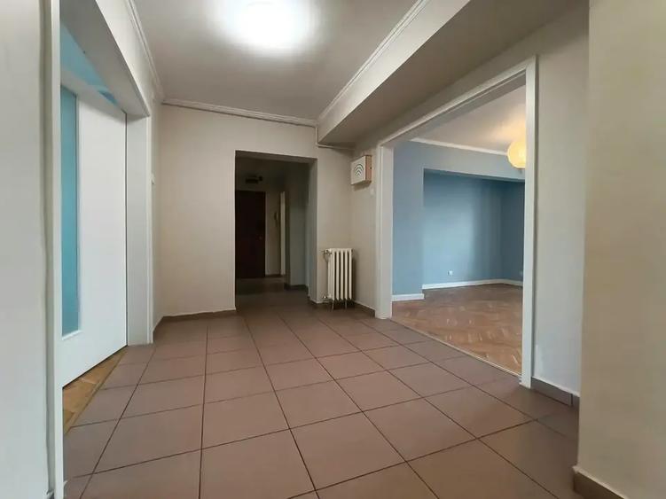 Apartament cu 5 camere decomandat în Unirii