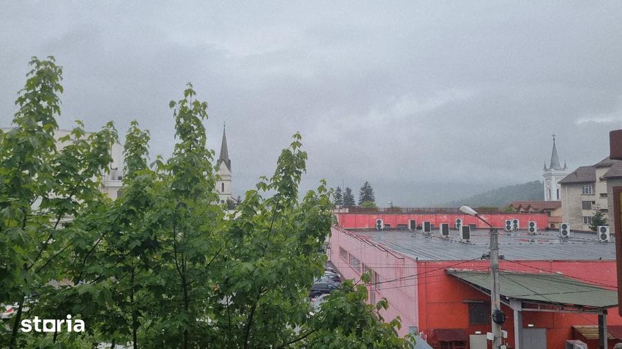 Apartament cu 3 camere decomandat în Petros