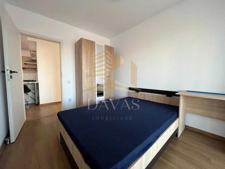Apartament cu 3 camere semidecomandat, mobilat în Zorilor