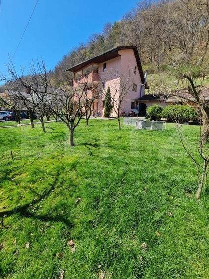 Casă individuală cu 6 camere cu Teren 1200 Mp în Florești
