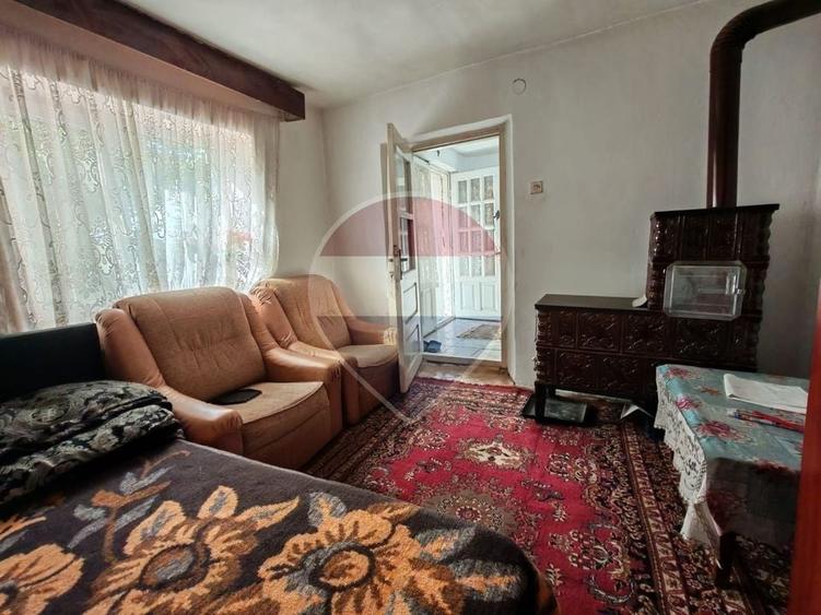 Casă individuală cu 2 camere cu Teren 557.90002441406 Mp în Central