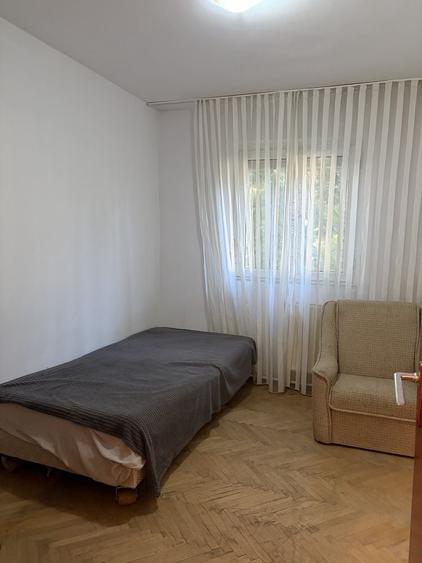 Apartament cu 3 camere semidecomandat în Cetății