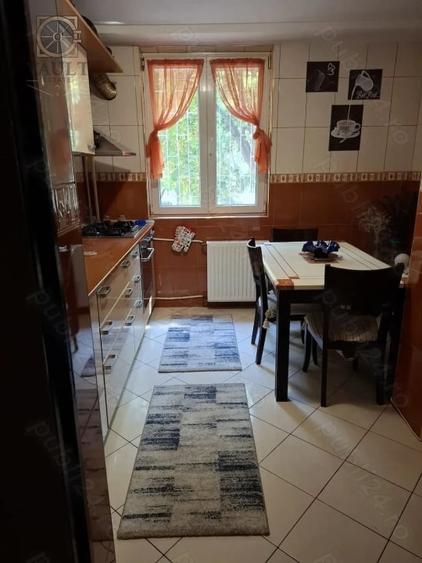 Apartament cu 3 camere semidecomandat, mobilat în P-ța Reșița