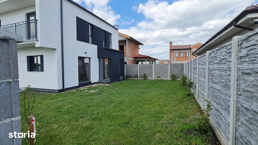 Casă cu 5 camere cu Teren 350 Mp în Dumbrăvița