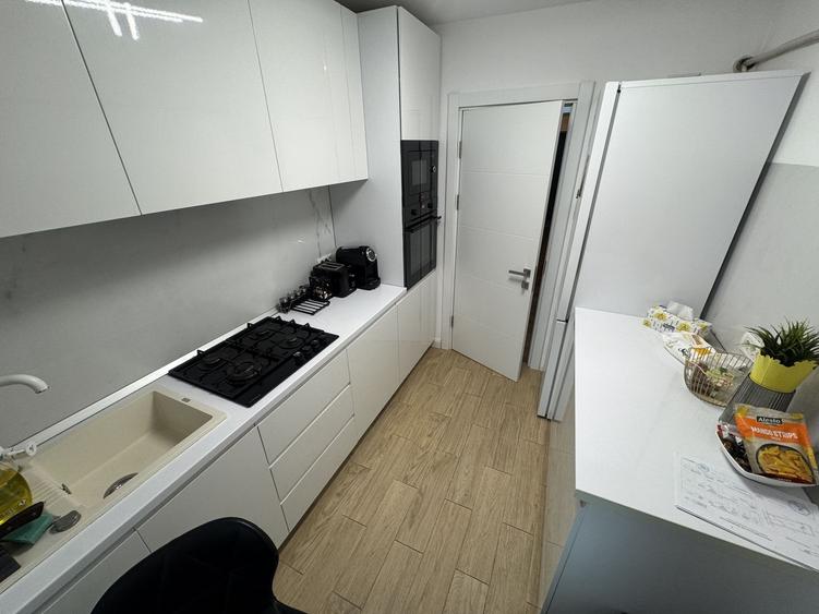 Apartament cu 3 camere decomandat, mobilat în Faleza Nord