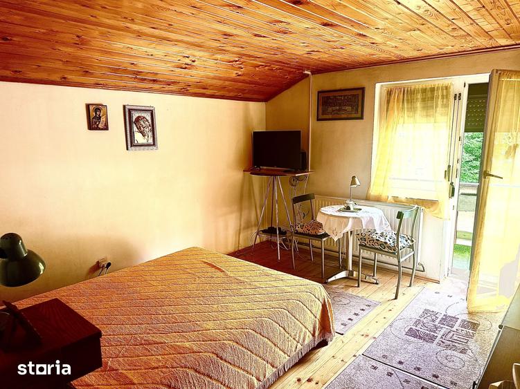 Casă cu 6 camere cu Teren 417 Mp în Clăbucet