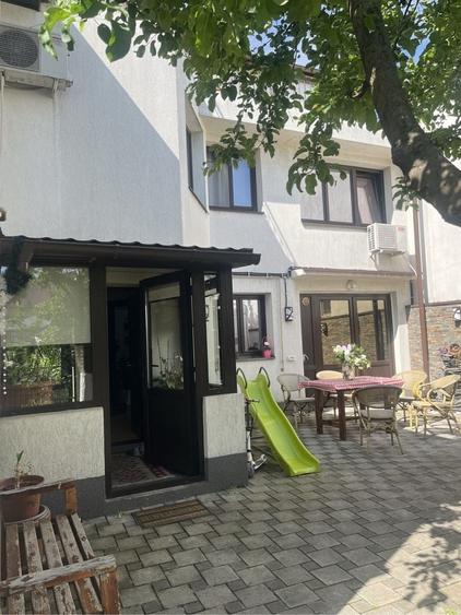Casă cu 4 camere în Fundeni