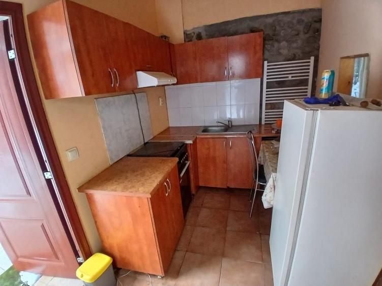 Casă cu 4 camere în Cârăști