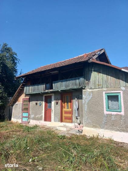 Casă cu 4 camere cu Teren 800 Mp în Cocorăștii Colț
