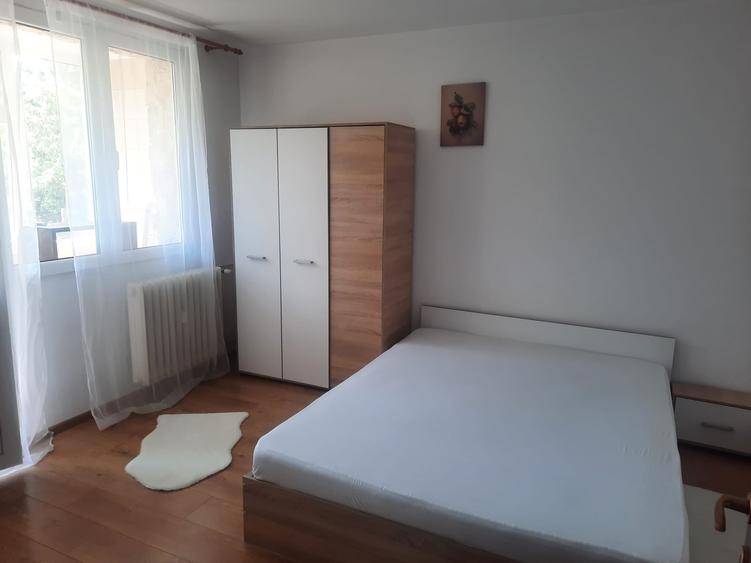 Apartament cu 3 camere decomandat în Drumul Taberei