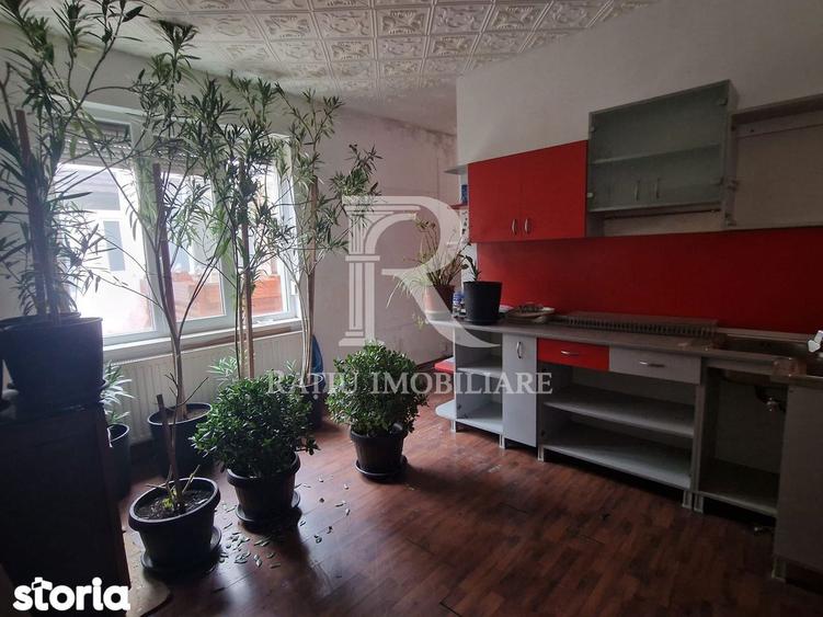 Casă cu 3 camere decomandat cu Teren 11 Mp în Central