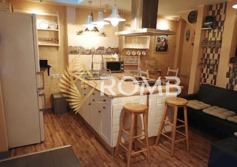 Apartament cu 3 camere semidecomandat, mobilat în Central