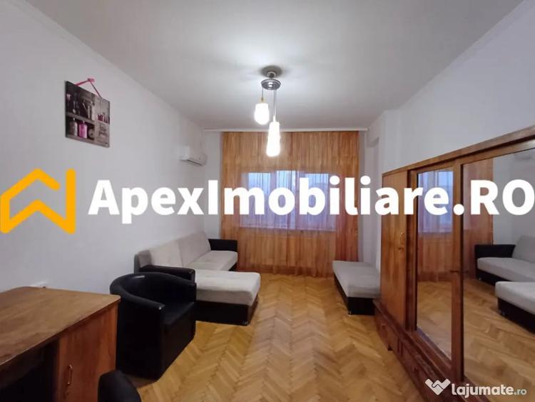Apartament cu 3 camere semidecomandat în Moșilor