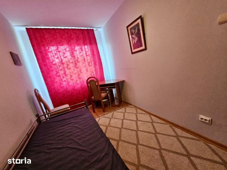Apartament cu 3 camere în Podu Roș