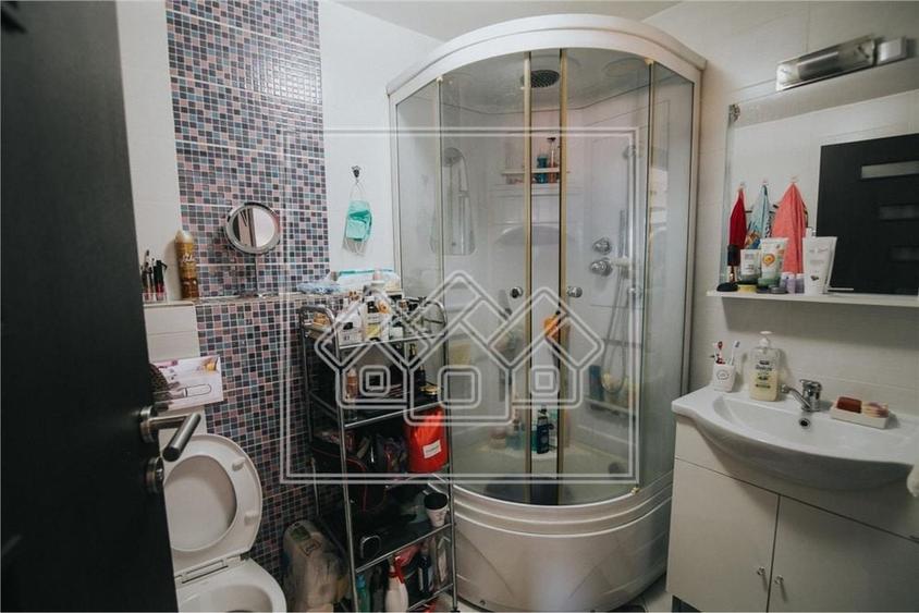 Apartament cu 3 camere decomandat în Central