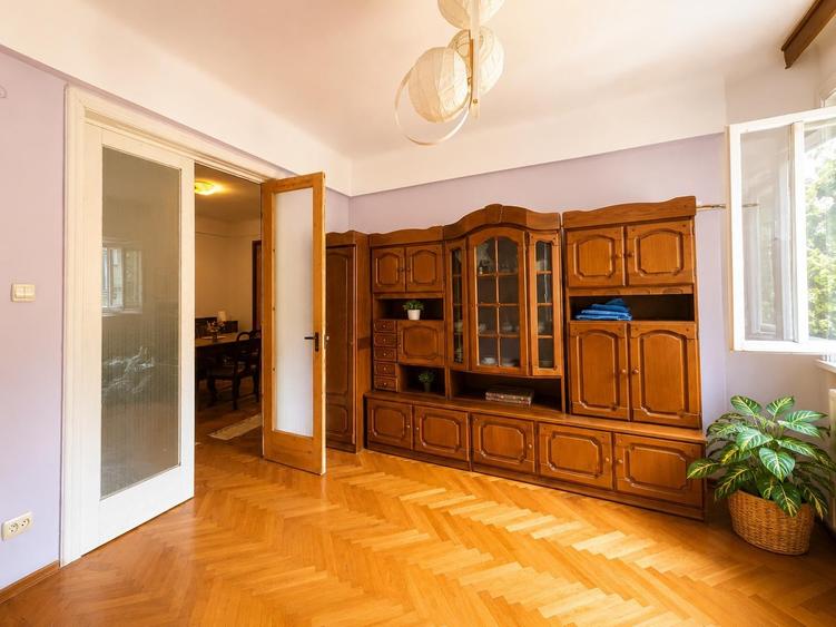 Apartament cu 4 camere semidecomandat în Universitate