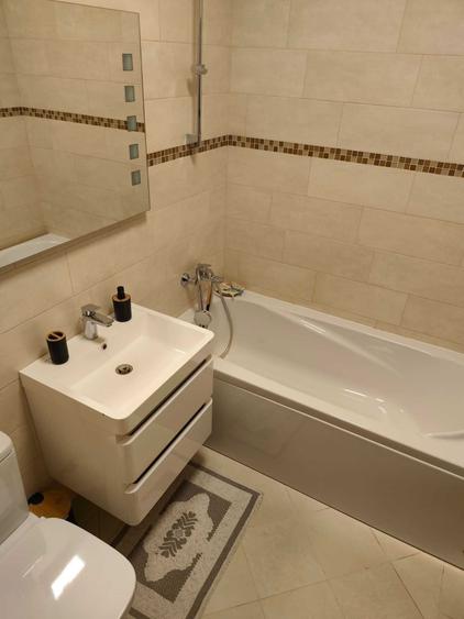 Apartament cu 2 camere decomandat în Roșu