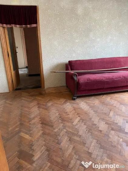 Apartament cu 3 camere semidecomandat în Central