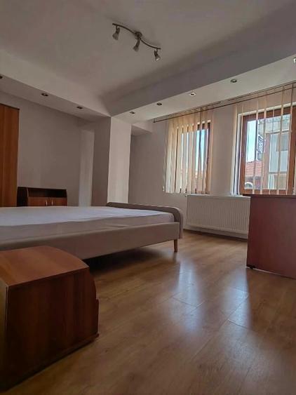 Apartament cu 2 camere semidecomandat, mobilat în Bălcescu