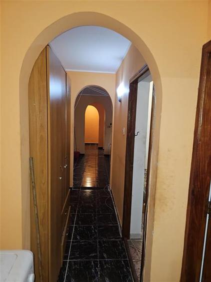 Apartament cu 3 camere semidecomandat în Alexandru cel Bun