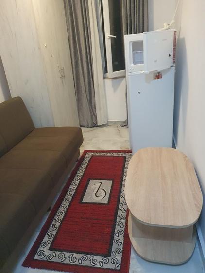 Garsonieră în Vest