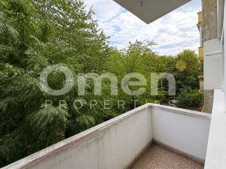 Apartament cu 2 camere semidecomandat, mobilat în Republicii