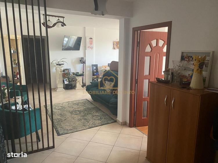 Apartament cu 3 camere decomandat în Recea