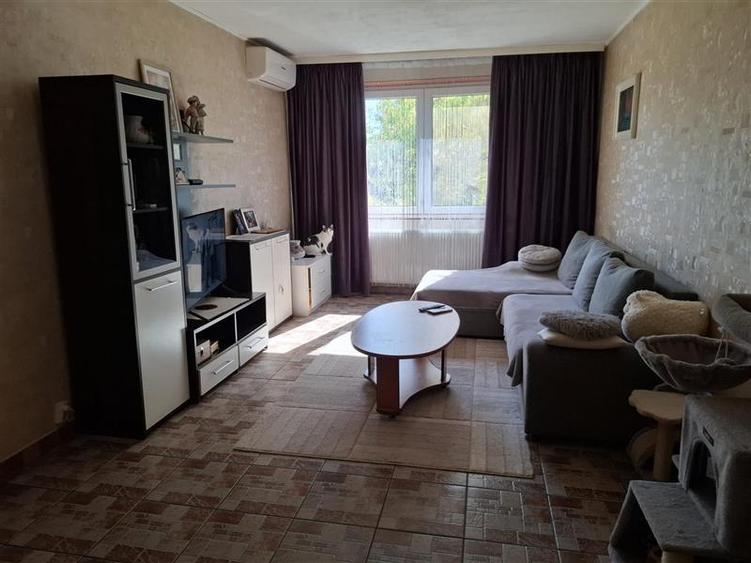 Apartament cu 3 camere semidecomandat în Fizicienilor