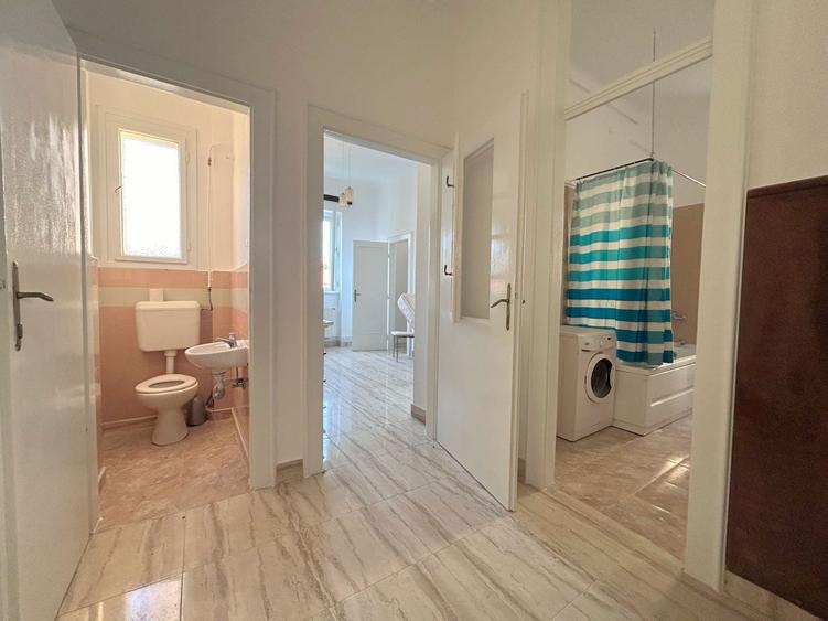 Apartament cu 3 camere decomandat, mobilat în Central