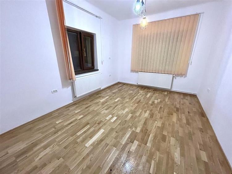 Casă individuală cu 3 camere cu Garaj în Griviței
