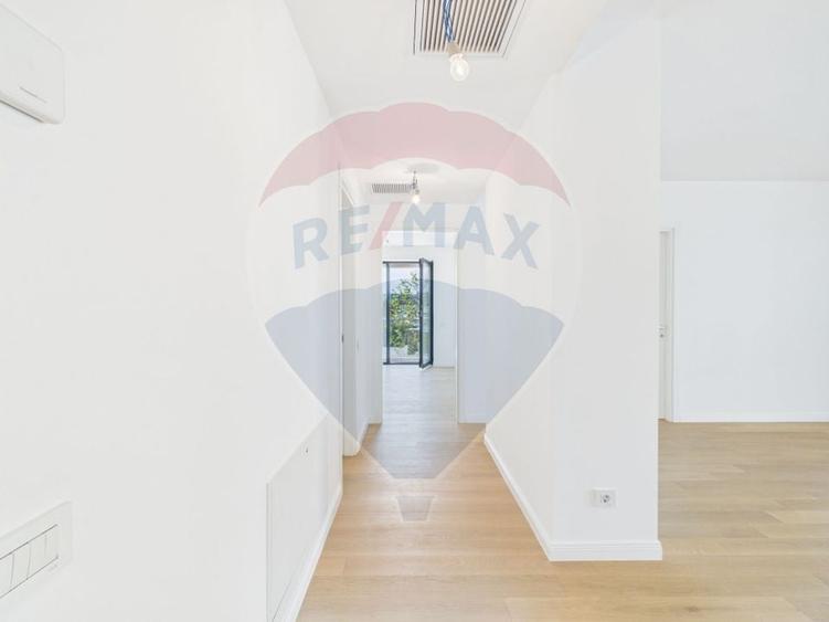 Apartament cu 3 camere semidecomandat în Nord