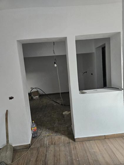 Casă cu 2 camere cu Teren 1600 Mp în Slatina-Nera