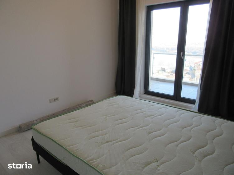 Apartament cu 3 camere semidecomandat în Fundeni