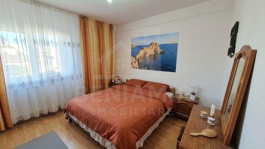 Apartament cu 3 camere decomandat în Calea București